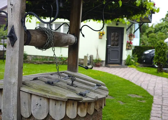 Adomo Rojus アパート パランガ